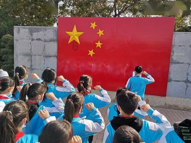 医院回应大门口放俩张嘴貔貅引质疑：放20多年了，现已拆除